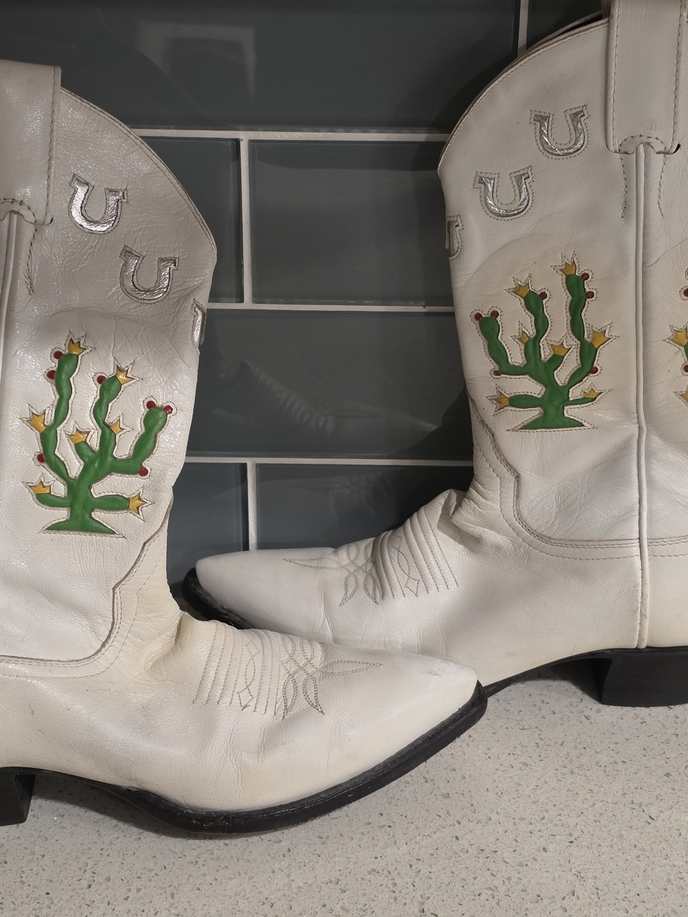 Rare Vintage Larry Mahan White Western Boots with Green Cactus Motif - Picture 2 of 9